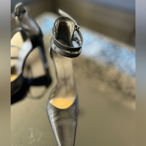 Classic Black Stiletto Heels with Pointed Toe - Picture 2 of 5